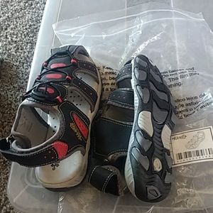 NEW WITH TAGS Boys SeaKids Sandals